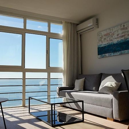 Beachfront Apartment マラガ エクステリア 写真