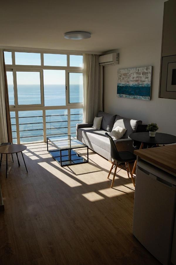 Beachfront Apartment マラガ エクステリア 写真