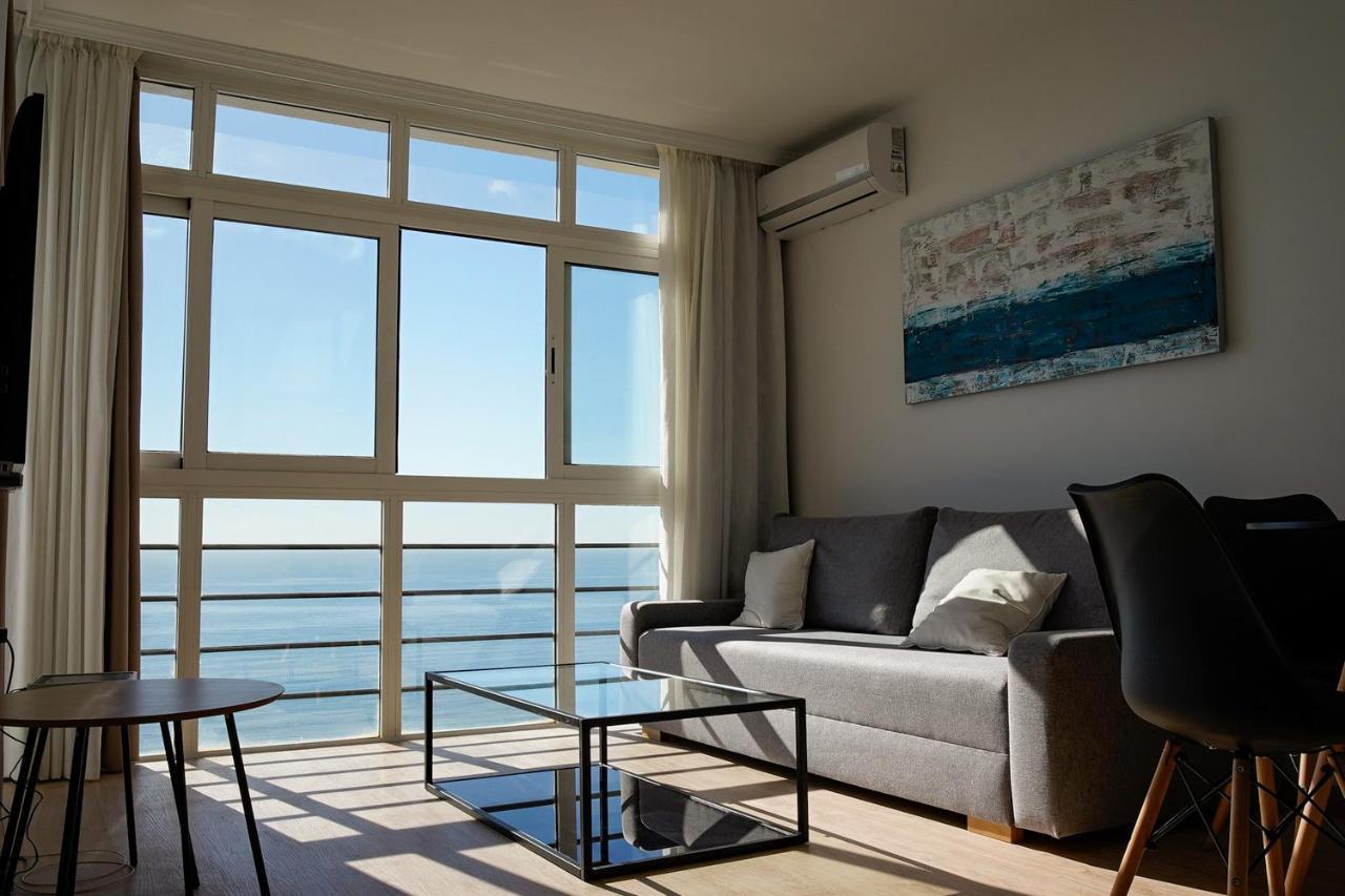 Beachfront Apartment マラガ エクステリア 写真